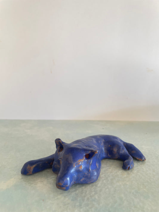 Chien bleu en céramique