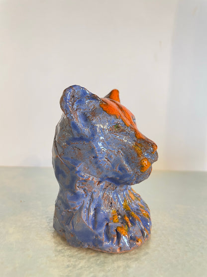 Dans la mémoire du lion en céramique