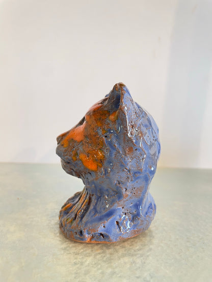 Dans la mémoire du lion en céramique