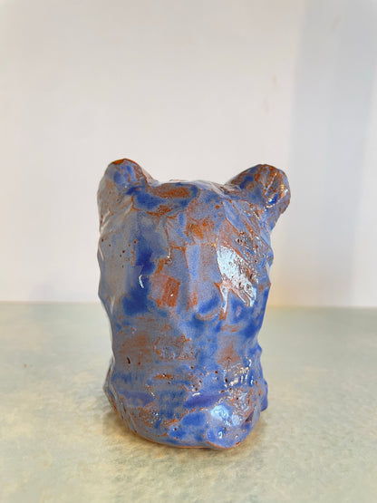 Dans la mémoire du lion en céramique