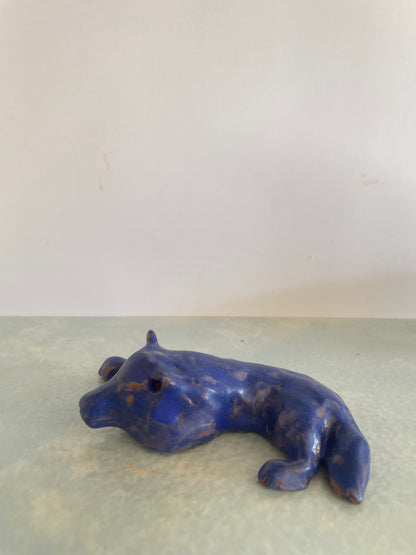Chien bleu en céramique